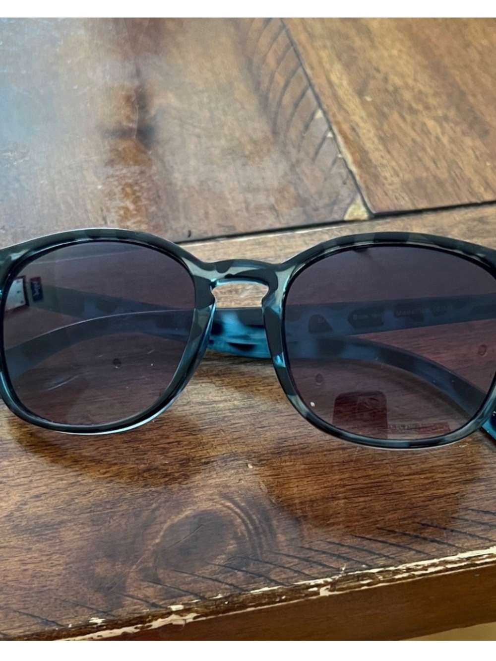 Vera Bradley Women’s Sunglasses in blue tortoiseshell frames with dark lenses - Picture 2 of 2